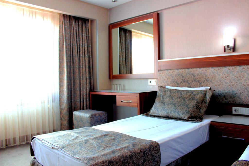 Hotel Buyuk Paris Stambuł Zewnętrze zdjęcie